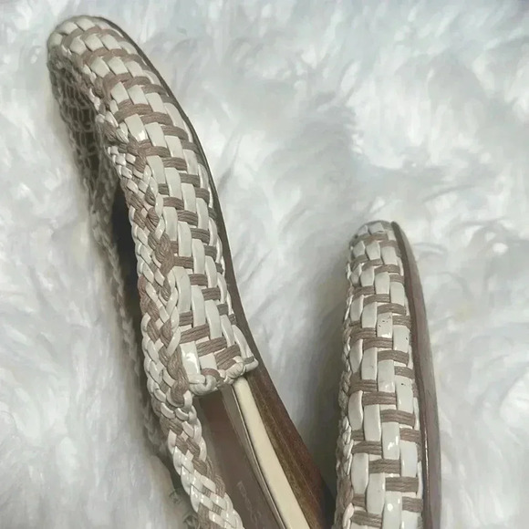 Sergio Rossi Cream/Tan Patent Woven Sling-backs made in Italy - Picture 9 of 10